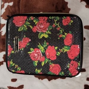 Betsy Ipad Pouch